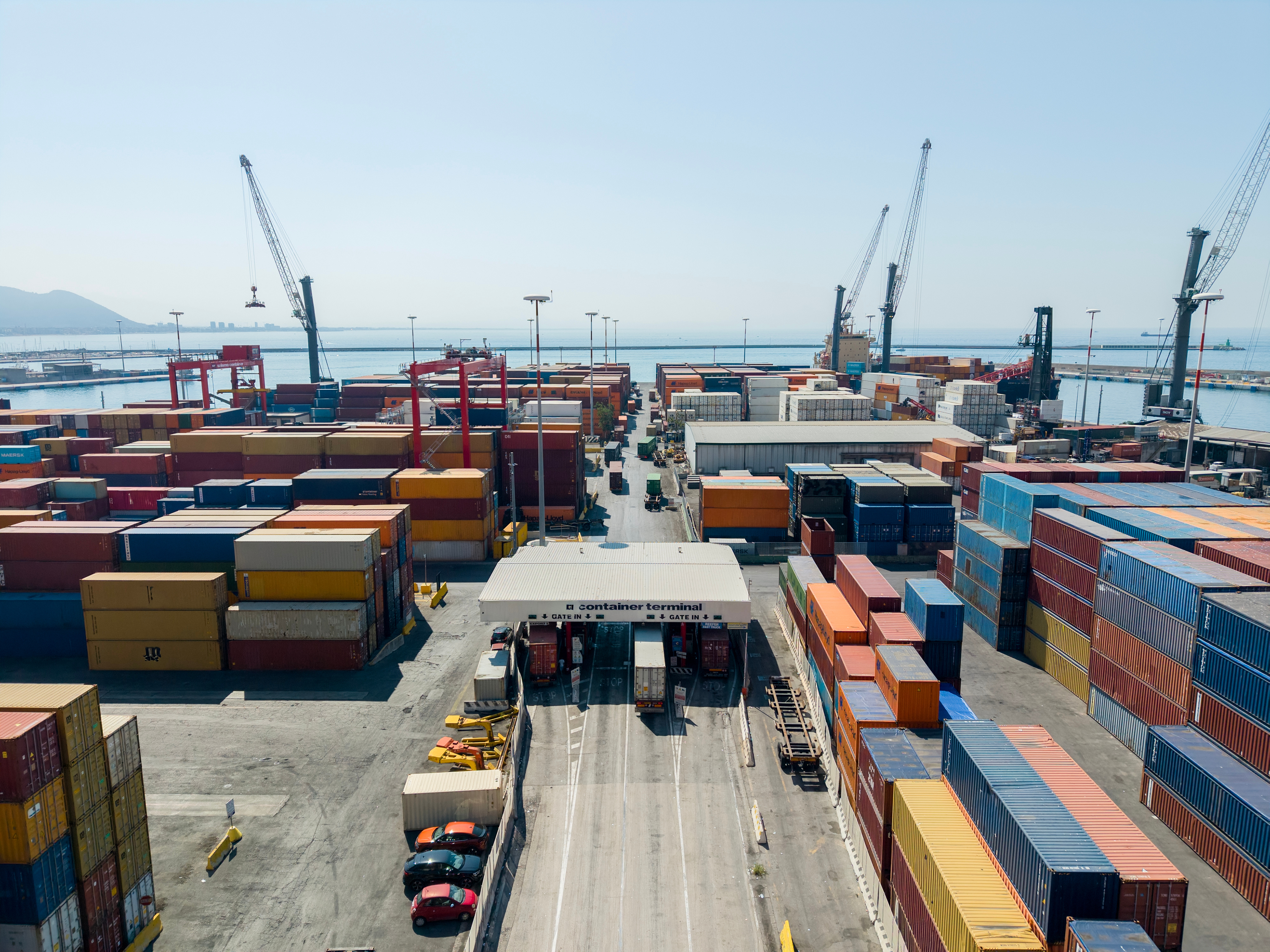 Invoice Factoring Challenges in the Transportation Industry 3 Shipping containers and cranes at a busy freight terminal and commercial port